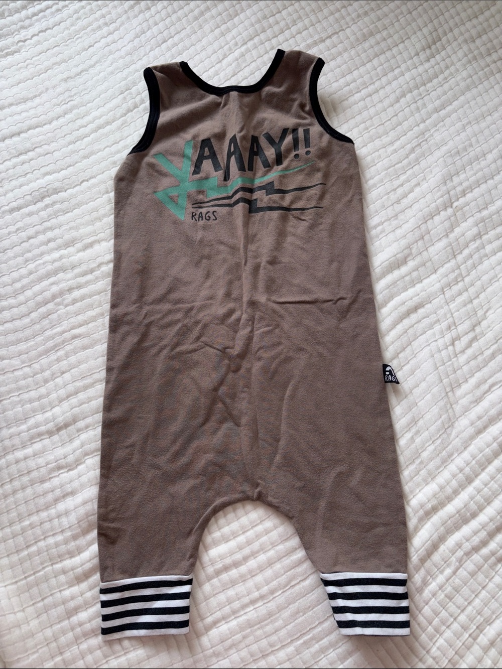 Brown 'YAAAY!!' Sleeveless Kids Bodysuit with Mint Graphic